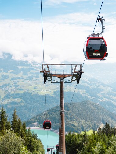 Golmerbahn-Gondelbahn am Erlebnisberg Golm im Montafon, umgeben von alpiner Berglandschaft | © Golm Silvretta Lünersee Tourismus GmbH Bregenz, Mathaeus Gartner