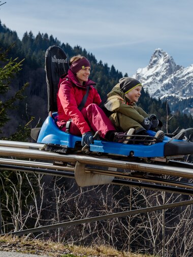 A mother and child riding down the Alpine Coaster Golm | © Golm Silvretta Lünersee Tourismus GmbH Bregenz, Philipp Schilcher
