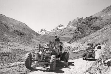History Silvretta-Hochalpenstraße | © Golm Silvretta Lünersee Tourismus GmbH Bregenz Picture of the origins of the Silvretta Hochalpenstraße in black and white | © Golm Silvretta Lünersee Tourismus GmbH Bregenz